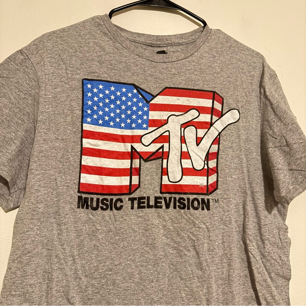 MTV | Gray Tee with American Flag Design - Picture 2 of 4